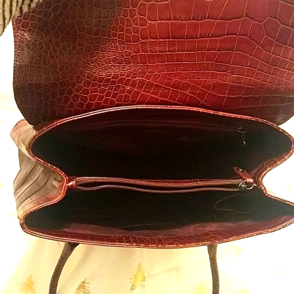 🤩🤩🤩PRICE REDUCED!!!🤩🤩🤩 ESCADA CROCODILE PRINT LEATHER HANDBAG - Picture 3 of 7